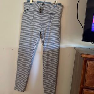Victoria’s Secret grey striped leggings sz L